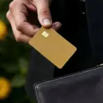 Quelle carte Gold en ligne choisir pour voyager avec des garanties et avantages premium ?